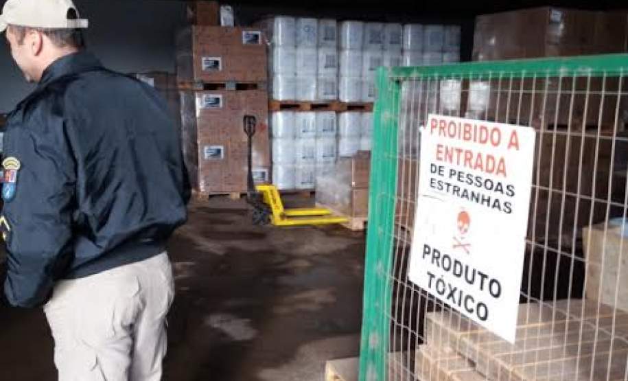Fiscalização de Produto Perigoso em empresa na cidade de Coronel Vivida. Fiscalização de Produto Perigoso em empresa na cidade de Coronel Vivida.
