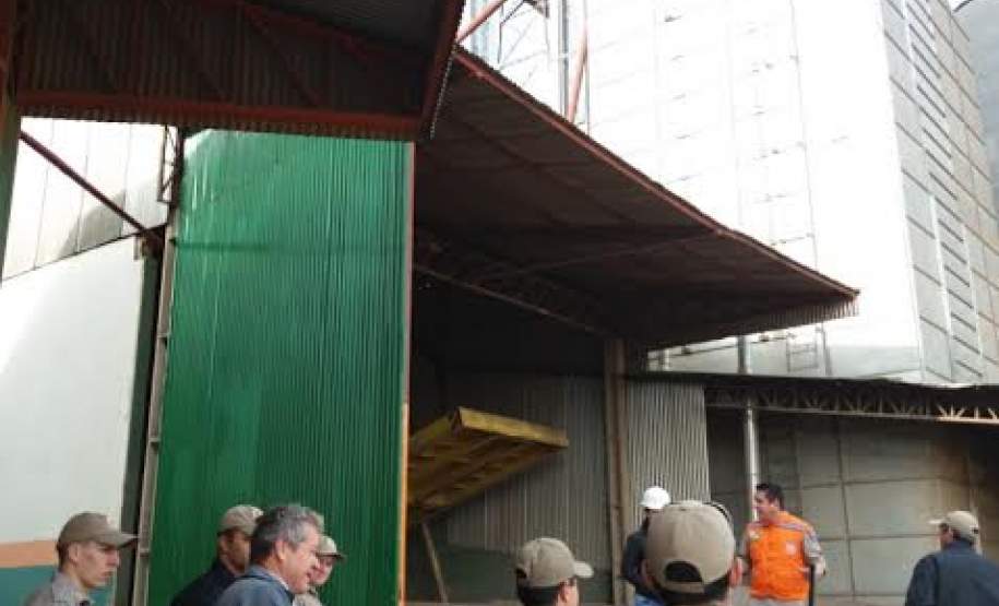 Fiscalização de Produto Perigoso em empresa na cidade de Coronel Vivida. Fiscalização de Produto Perigoso em empresa na cidade de Coronel Vivida.