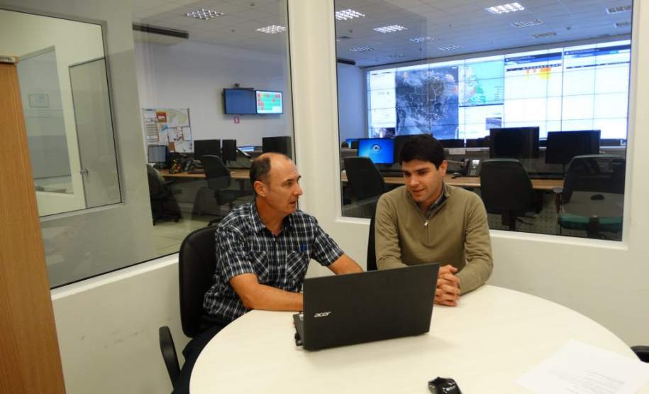 Cemaden inicia intercâmbio técnico-científico com o Paraguai na área de redução de riscos de desastres. Cemaden inicia intercâmbio técnico-científico com o Paraguai na área de redução de riscos de desastres.