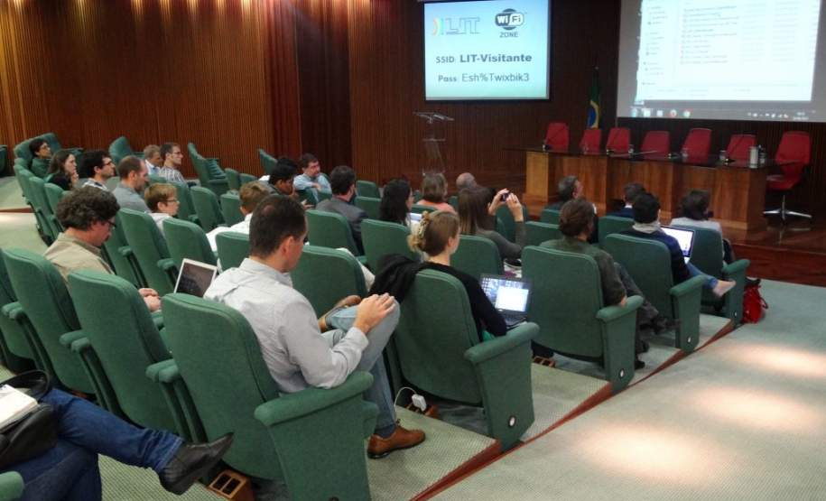 Parceria entre pesquisadores brasileiros e britânicos discutem sobre Ciência e Serviços Climáticos. Parceria entre pesquisadores brasileiros e britânicos discutem sobre Ciência e Serviços Climáticos.
