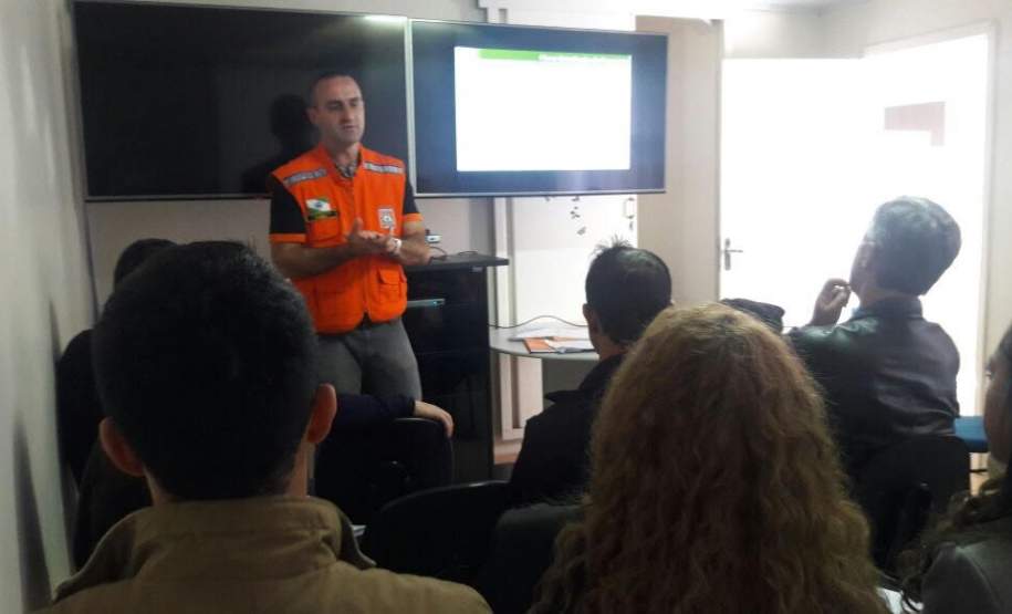 Defesa Civil Estadual encaminha analistas para dar auxílio no Plano Detalhado de Resposta e Plano de Trabalho de Reconstrução em cidades interioranas do Estado. Defesa Civil Estadual encaminha analistas para dar auxílio no Plano Detalhado de Resposta e Plano de Trabalho de Reconstrução em cidades interioranas do Estado.