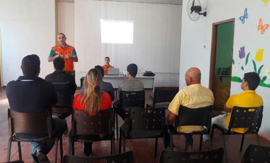 Defesa Civil Estadual encaminha analistas para dar auxílio no Plano Detalhado de Resposta e Plano de Trabalho de Reconstrução em cidades interioranas do Estado. Defesa Civil Estadual encaminha analistas para dar auxílio no Plano Detalhado de Resposta e Plano de Trabalho de Reconstrução em cidades interioranas do Estado.