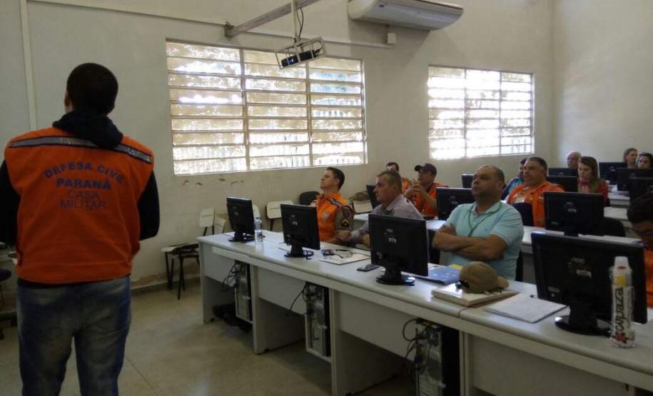 CEPDEC realiza curso de Capacitação. CEPDEC realiza curso de Capacitação.