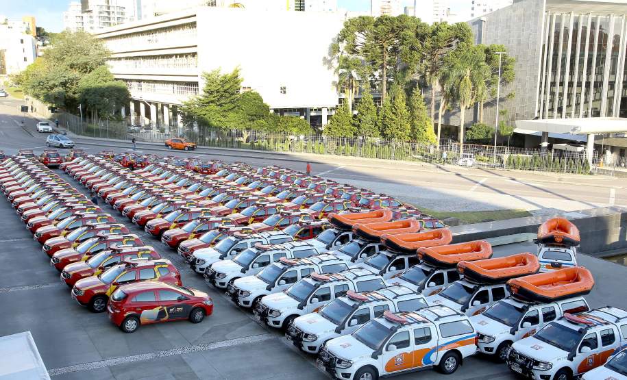 Richa entrega 207 novas viaturas para a polícia, bombeiros e defesa civil