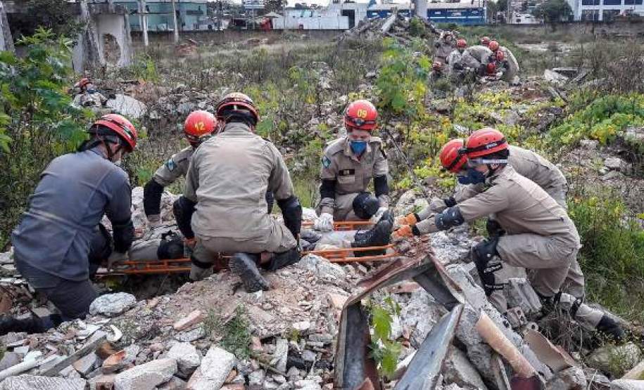 Corpo de Bombeiros realiza curso inédito no Paraná. Corpo de Bombeiros realiza curso inédito no Paraná.