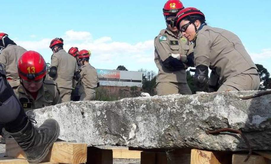 Corpo de Bombeiros realiza curso inédito no Paraná. Corpo de Bombeiros realiza curso inédito no Paraná.