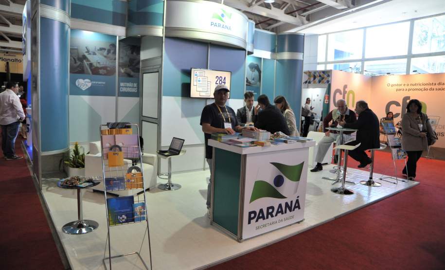 Estratégias de combate ao Aedes no Paraná são abordadas em seminário nacional.