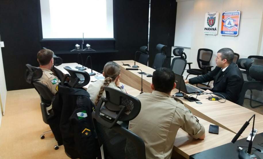 Orientações sobre o Sistema da Defesa Civil do Paraná para a 7ª Coordenadoria Regional de Proteção e Defesa Civil Orientações sobre o Sistema da Defesa Civil do Paraná para a 7ª Coordenadoria Regional de Proteção e Defesa Civil