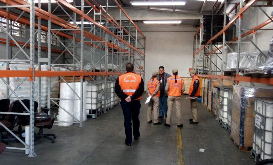 1ª Regional de Proteção e Defesa Civil realiza fiscalização de produtos perigosos em empresa. 1ª Regional de Proteção e Defesa Civil realiza fiscalização de produtos perigosos em empresa.