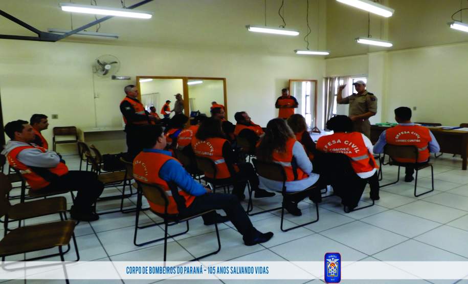 1ª CORPDEC e REER realizam Simulado de Resposta e Comunicação em Desastres Simulado de comunicação e resposta em desastres mobiliza radioamadores, bombeiros e administradores da Regional do Boqueirão, em Curitiba