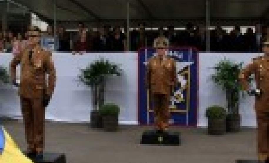Passagem de Comando do Corpo de Bombeiros conta com a presença do Governador Beto Richa e demais autoridades Passagem de Comando do Corpo de Bombeiros conta com a presença do Governador Beto Richa e demais autoridades