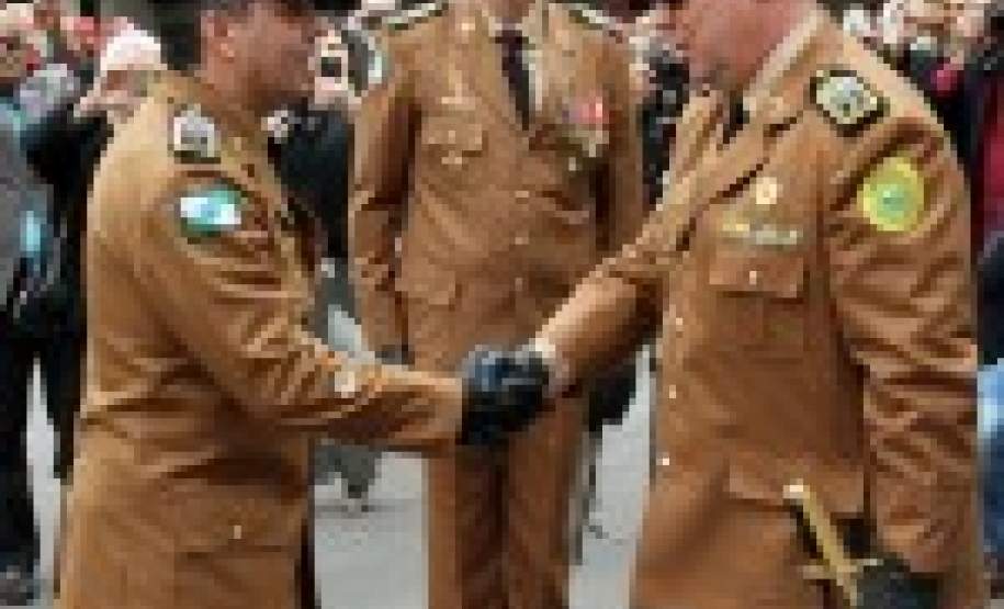 Passagem de Comando do Corpo de Bombeiros conta com a presença do Governador Beto Richa e demais autoridades Passagem de Comando do Corpo de Bombeiros conta com a presença do Governador Beto Richa e demais autoridades