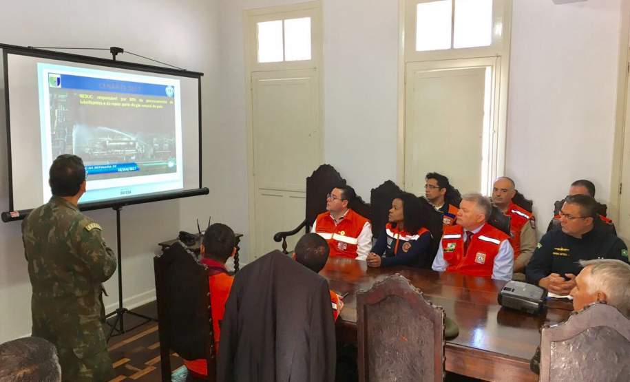 Coordenadoria Estadual de Proteção e Defesa Civil faz parte do ECADEC 2017
- (Exercício Conjunto de Apoio a Defesa Civil) que teve início na data de hoje
na cidade Petrópolis – RJ.