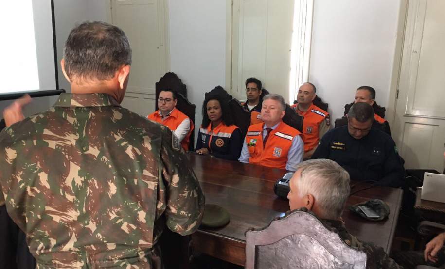 Coordenadoria Estadual de Proteção e Defesa Civil faz parte do ECADEC 2017
- (Exercício Conjunto de Apoio a Defesa Civil) que teve início na data de hoje
na cidade Petrópolis – RJ.