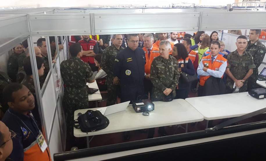 Coordenadoria Estadual de Proteção e Defesa Civil faz parte do ECADEC 2017
- (Exercício Conjunto de Apoio a Defesa Civil) que teve início na data de hoje
na cidade Petrópolis – RJ.