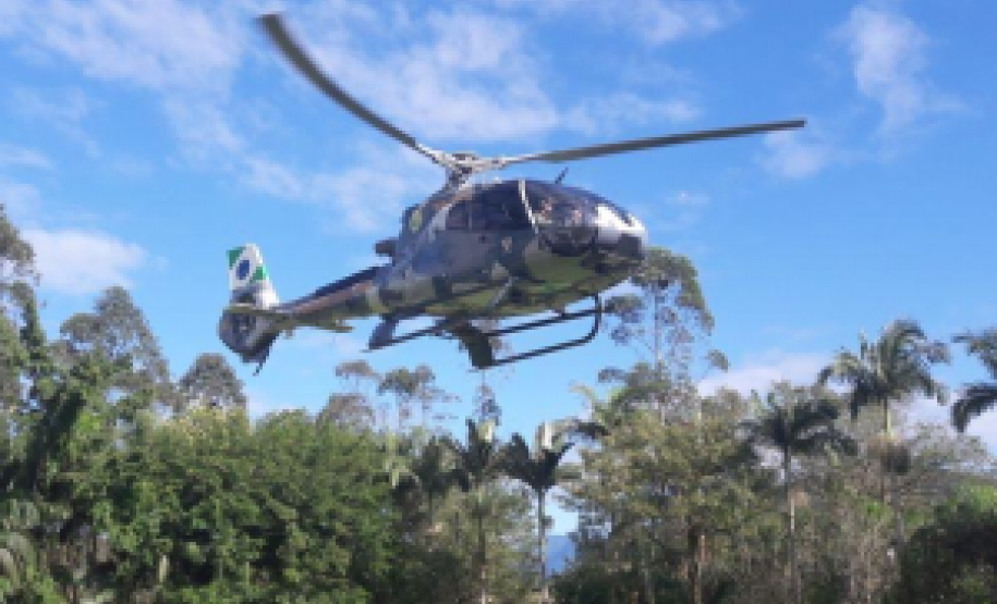 Defesa Civil e Bombeiros fazem salvamento simulado para a retirada de moradores durante enchentes Defesa Civil e Bombeiros fazem salvamento simulado para a retirada de moradores durante enchentes