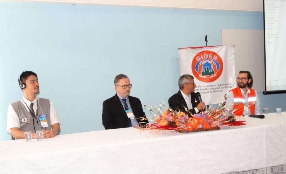 Evento destaca o trabalho integrado das instituições na prevenção e redução do risco de deslizamentos Evento destaca o trabalho integrado das instituições na prevenção e redução do risco de deslizamentos