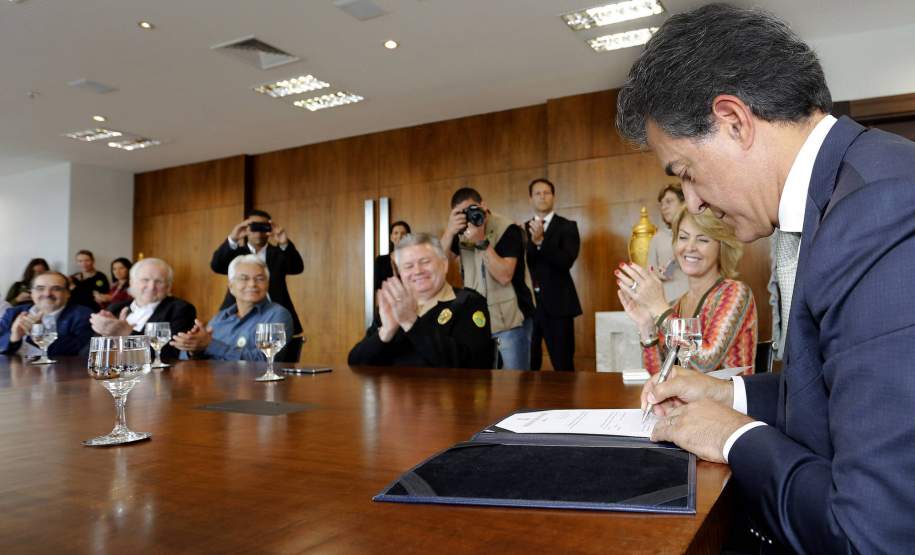 Richa repassa R$ 5,27 milhões para ampliar a coleta de lixo no Litoral