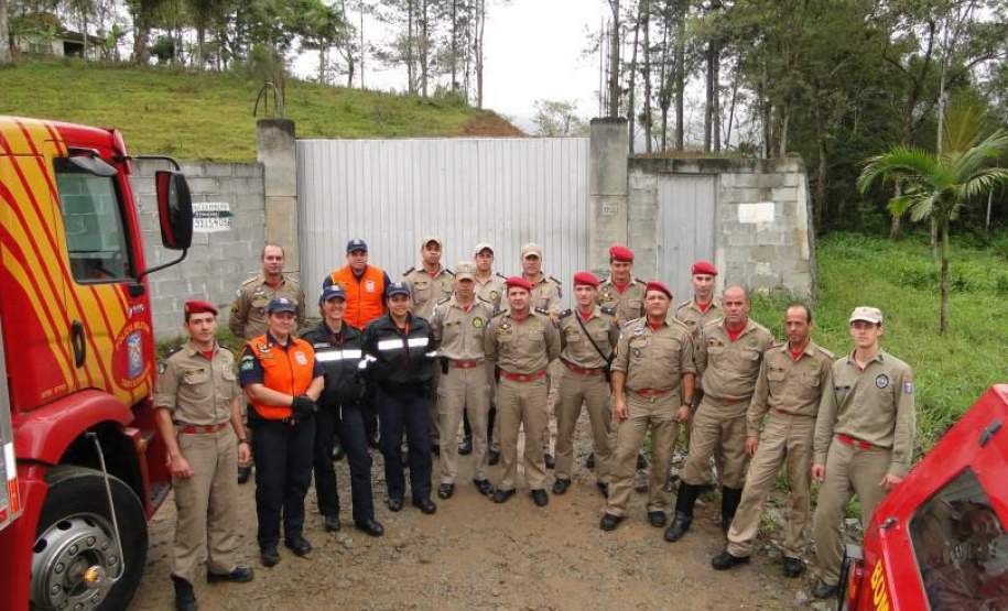 Equipe que participou da entrega de alimentos