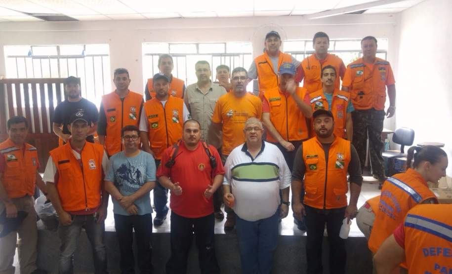 Radioamadores voluntários, tiveram papel fundamental, auxiliando no Treinamento das Regionais em Rio Sagrado, Morretes/PR Radioamadores voluntários, tiveram papel fundamental, auxiliando no Treinamento das Regionais em Rio Sagrado, Morretes/PR