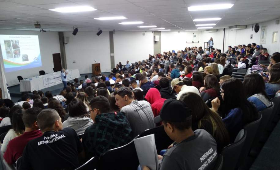 Estudantes do Vale do Paraíba trocam experiências e conhecimentos na Semana Nacional de Ciência e Tecnologia Estudantes do Vale do Paraíba trocam experiências e conhecimentos na Semana Nacional de Ciência e Tecnologia