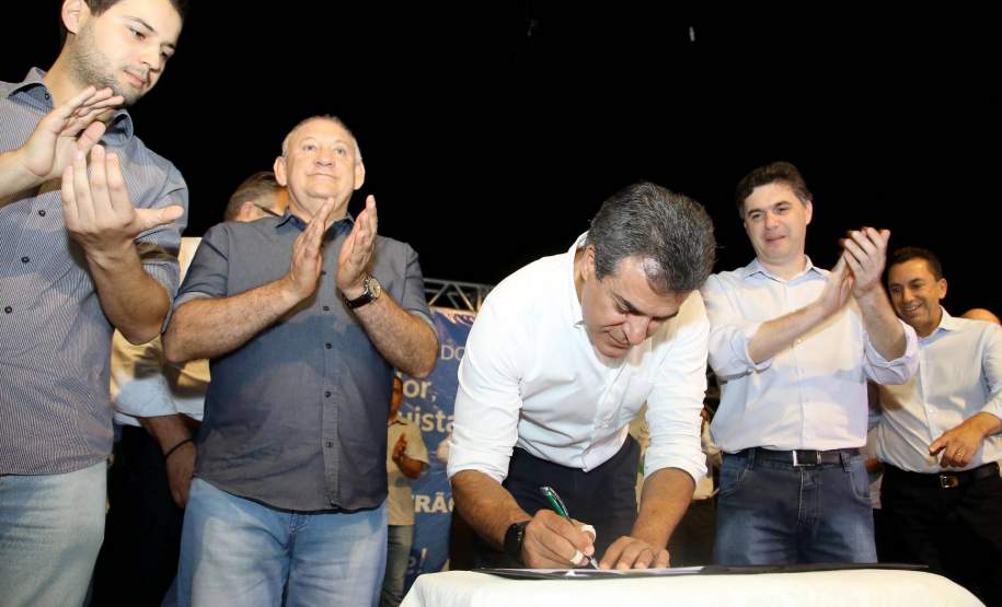 Richa libera recurso para acabar com enchentes em Francisco Beltrão Richa libera recurso para acabar com enchentes em Francisco Beltrão