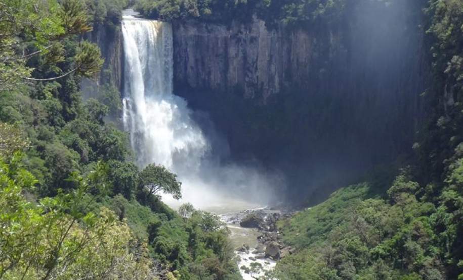 Richa inaugura obras no monumento Salto São João, em Prudentópolis Richa inaugura obras no monumento Salto São João, em Prudentópolis