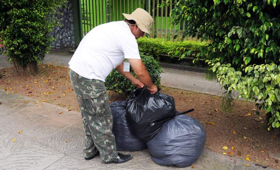 Lixo mal descartado pode causar acidentes e doenças