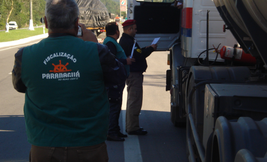 Conferência dos itens de fiscalização.