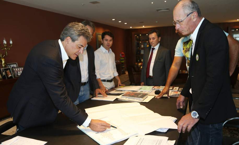 Governo do Estado avalia projetos de novas obras em Matinhos