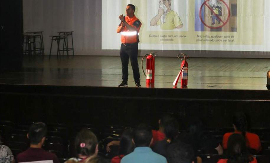 Inspetores de escolas aprendem primeiros socorros
09/02/2018 15:43:00