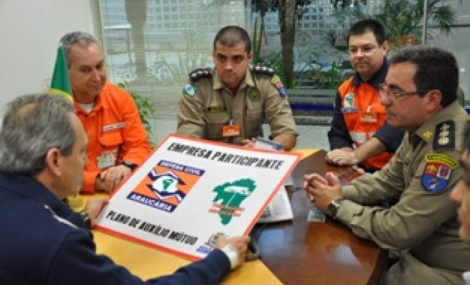 6 COREDEC e PAM-NUDEC Araucária entregam placa a REPAR