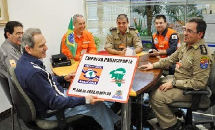 PAM-NUDEC Araucária e 6 COREDEC entregam placa a REPAR