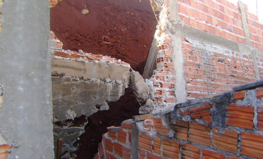 RESIDÊNCIA 5 DESABAMENTO RESIDÊNCIA