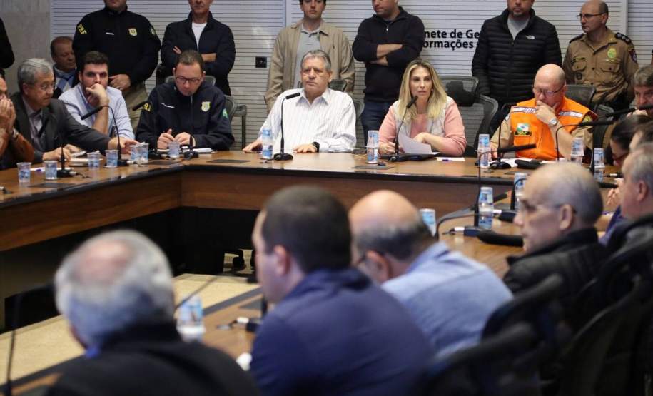 A governadora Cida Borghetti durante reunião neste domingo (27), no Palácio Iguaçu, com representantes do movimento dos caminhoneiros e com empresários do setor de transporte de cargas.Curitiba, 27/05/2018.Foto: José Fernando Ogura/ANPr