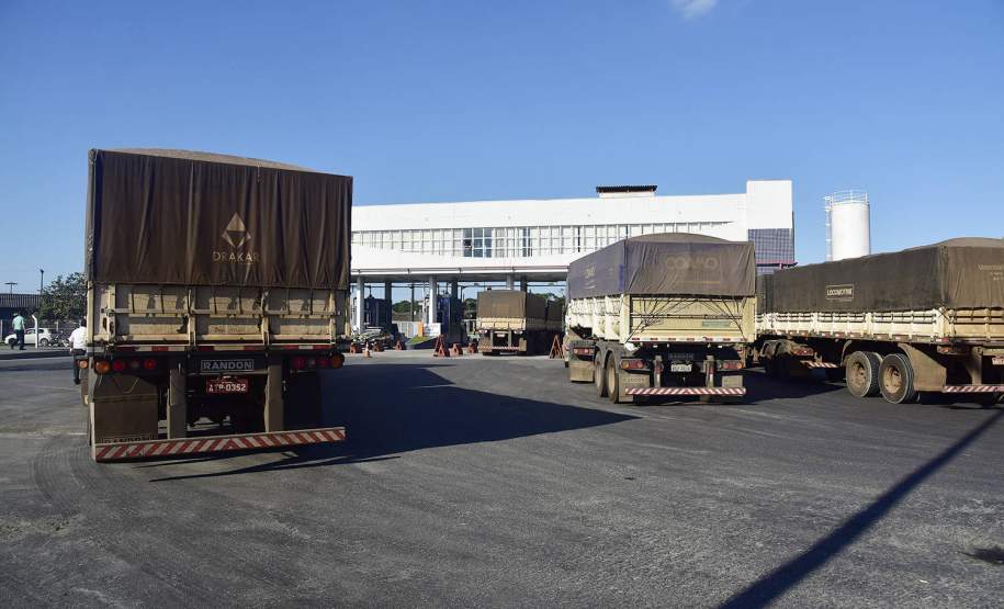 Movimento de caminhões no Pátio de Triagem após o final da greve.