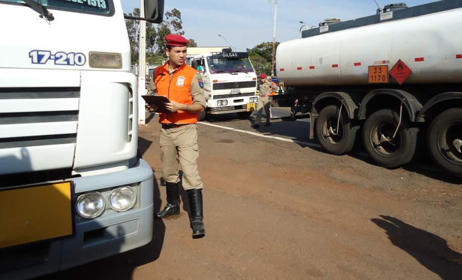 5ª COREDEC realiza fiscalização no transporte rodoviário de produtos perigosos