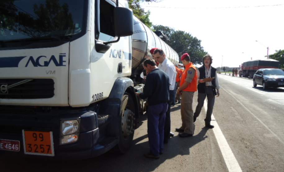 5ª COREDEC realiza fiscalização no transporte rodoviário de produtos perigosos