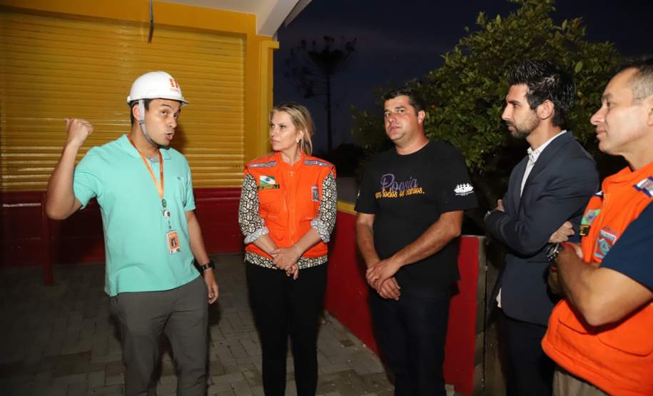 A governadora Cida Borghetti esteve neste sábado (1) em Itaperuçu, na Região Metropolitana de Curitiba. O município foi atingido por um forte temporal no início da tarde desta sexta-feira (30). No local, Cida determinou agilidade das equipes do governo no atendimento às mais de 2.500 pessoas afetadas. A cidade vizinha, Rio Branco do Sul, também foi atingida.  -  Itaperuçu, 01/12/2018  - Foto: José Fernando Ogura/ANPr