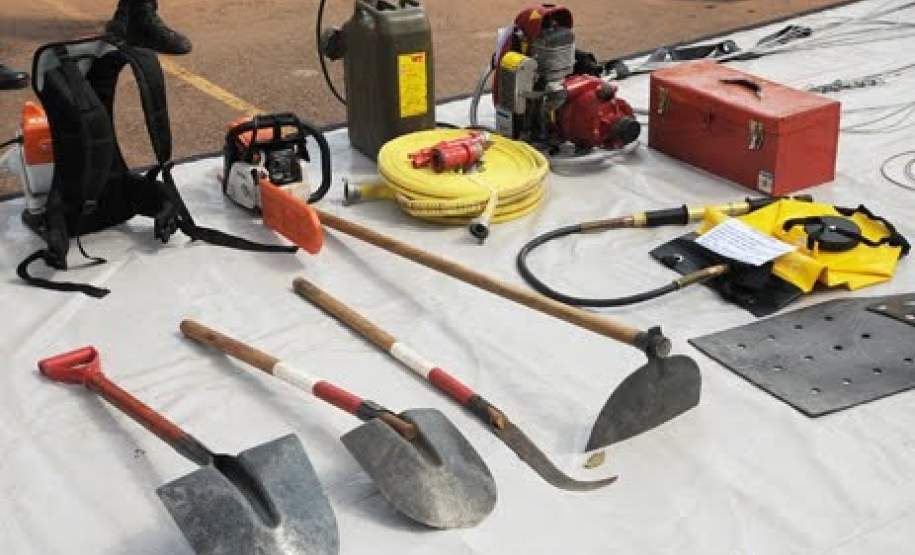 Aviso de Licitação de materiais de Combate a Incêndios Florestais Aviso de Licitação de materiais de Combate a Incêndios Florestais