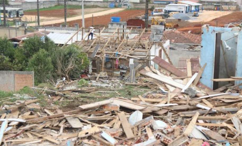 Itaperuçu recolhe os destroços e pede doações para os afetados Itaperuçu recolhe os destroços e pede doações para os afetados
