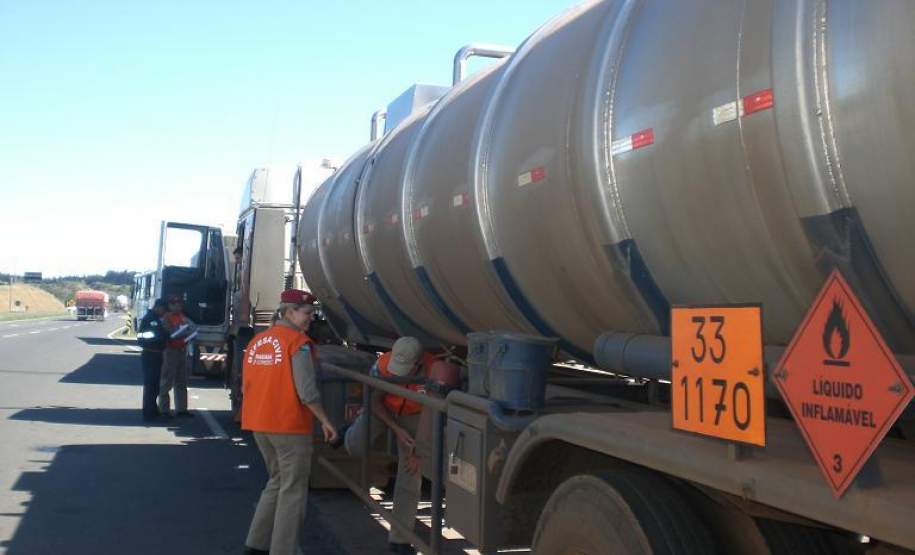 2ª Coordenadoria Regional de Defesa Civil realiza Fiscalização do Transporte de Produtos Perigosos 13.09.11