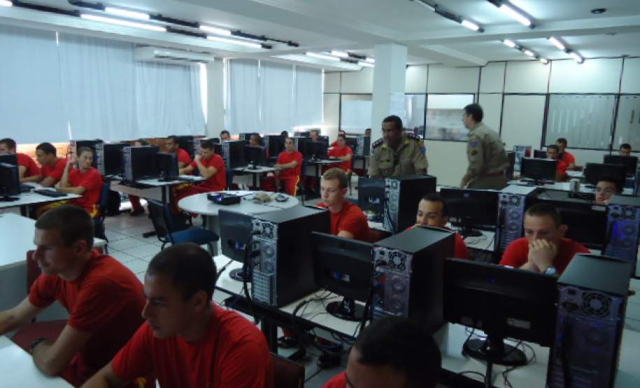 Aula prática dobre para os alunos de formação de soldados do 5ª GB, sobre o preenchimento de "NOPRED e AVADAN".