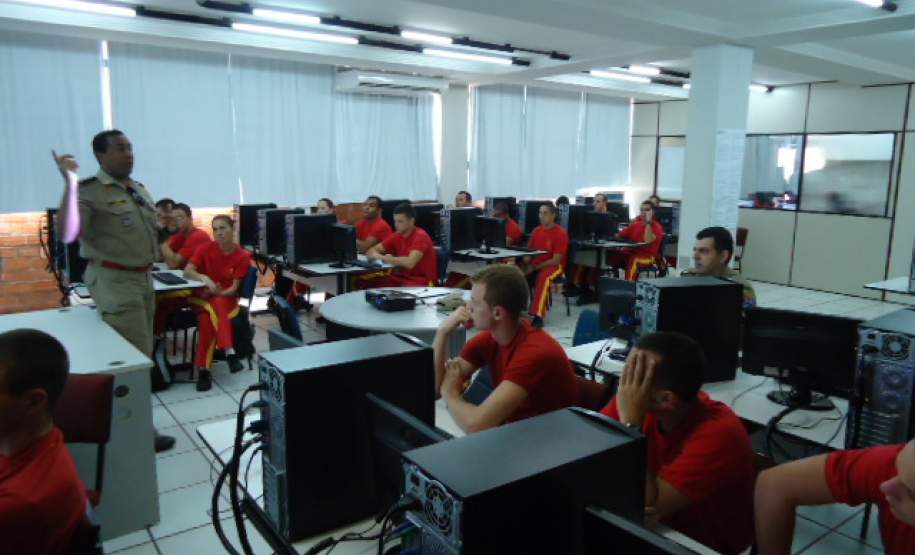 Aula prática dobre para os alunos de formação de soldados do 5ª GB, sobre o preenchimento de "NOPRED e AVADAN".