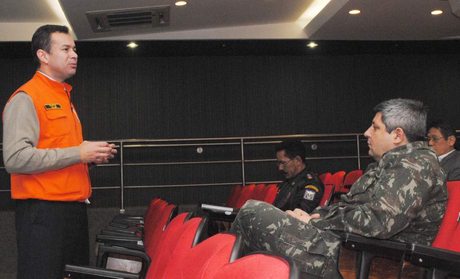 A Coordenadoria Estadual de Defesa Civil do Estado do Paraná realizou reunião sobre o ‘’Plano de Prevenção e Resposta a Acidentes com Produtos Perigosos’’. A Coordenadoria Estadual de Defesa Civil do Estado do Paraná realizou reunião sobre o ‘’Plano de Prevenção e Resposta a Acidentes com Produtos Perigosos’’.