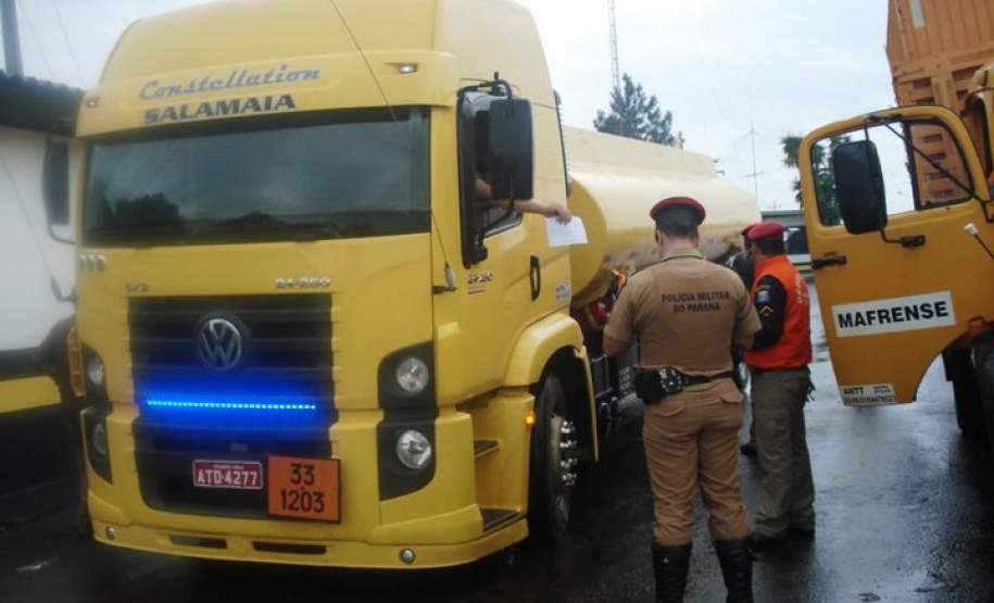 Fiscalização de Produtos Perigosos integra atividades da Semana Nacional de Trânsito em Guarapuava.