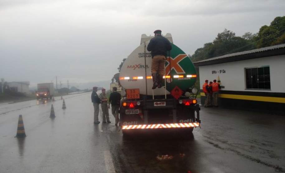 Fiscalização de Produtos Perigosos integra atividades da Semana Nacional de Trânsito em Guarapuava.