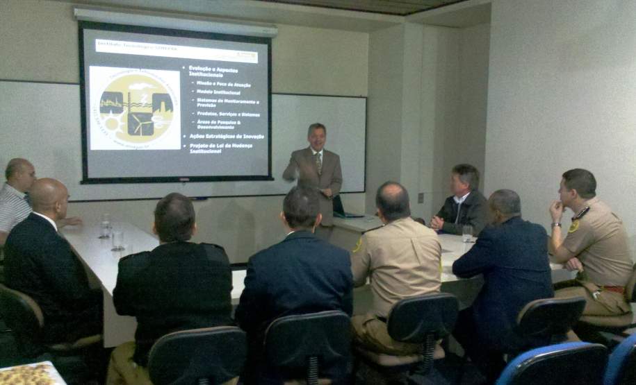 Coordenador Estadual de Defesa Civil visita o Instituto Tecnológico SIMEPAR Coordenador Estadual de Defesa Civil visita o Instituto Tecnológico SIMEPAR