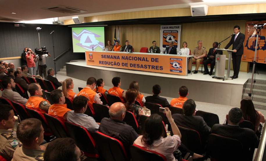 Governador libera recursos para ampliar prevenção contra desastres no Litoral Governador libera recursos para ampliar prevenção contra desastres no Litoral