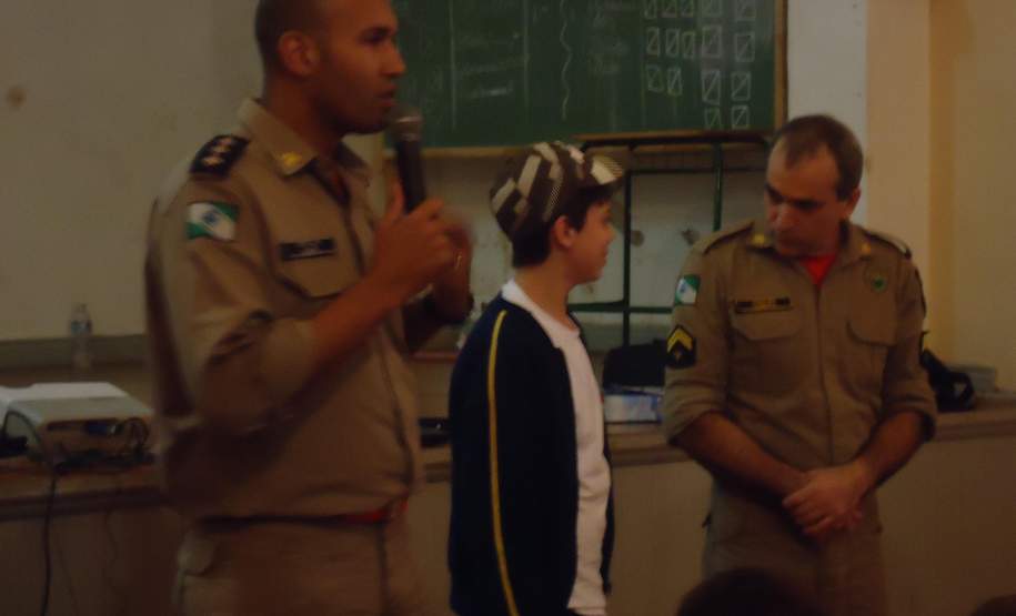 13ª COREDEC 11 outubro 13ª COREDEC realiza no dia 11 o Iº Encontro de Voluntários de
Defesa Civil e Palestra seguida de Evacuação Escolar na cidade de Apucarana contemplando a V Semana Nacional de Redução de Desastres